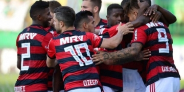 Com reservas, Fla bobeia no fim, cai para Chape e perde invencibilidade