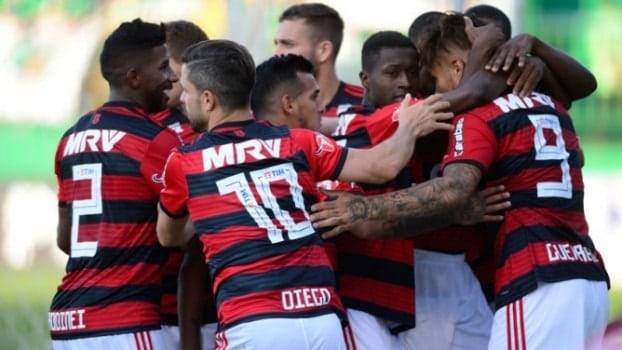 Com reservas, Fla bobeia no fim, cai para Chape e perde invencibilidade
