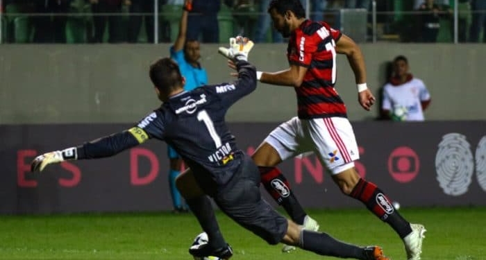 Dourado se defende e lembra da adaptação para evoluir no Flamengo