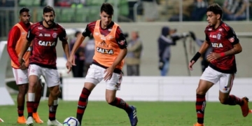Léo Duarte e Thuler são elogiados por Barbieri: 'Ganhamos opções'