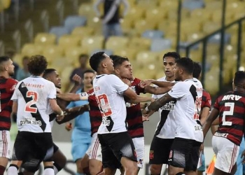 Flamengo e Vasco empatam em jogo de quatro expulsões
