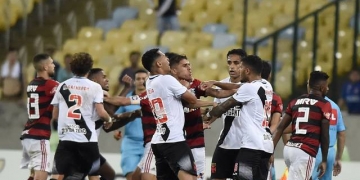 Flamengo e Vasco empatam em jogo de quatro expulsões