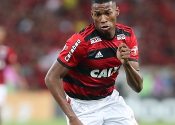 A vez de Jean Lucas? Jovem fura fila, agrada e ganha espaço com o Barbieri