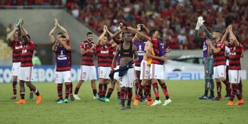 Comentaristas veem bom jogo do Fla, mas ressaltam: "Sofreu demais"