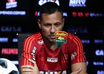 Diego Alves fala em "excelente momento", mas contém euforia: "Pés no chão"
