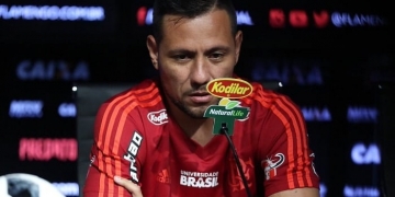 Diego Alves fala em "excelente momento", mas contém euforia: "Pés no chão"