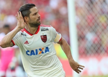 'Diego tropeçou na bola', diz goleiro do Bahia sobre primeiro gol do Fla