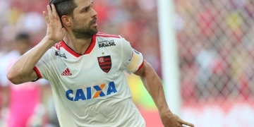 'Diego tropeçou na bola', diz goleiro do Bahia sobre primeiro gol do Fla