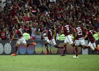 Análise: entre o furacão e o improviso, Flamengo cresce e vive embalo inicial no Brasileiro