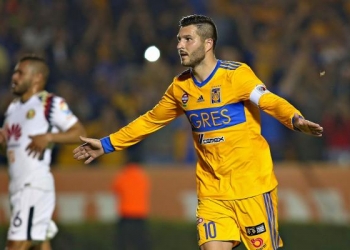 Bandeira confirma busca por novo centroavante e abre o jogo sobre Gignac no Fla