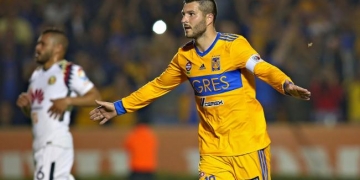 Bandeira confirma busca por novo centroavante e abre o jogo sobre Gignac no Fla
