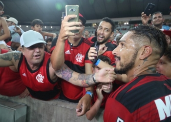 Em 32 minutos, 14 toques: Maraca lotado conforta Guerrero do drama da suspensão