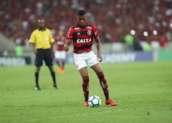 Jean Lucas cresce no comando de Barbieri, deixa Arão para trás e ganha mais chances