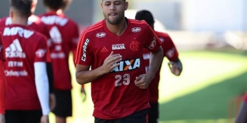 Lesão no tornozelo tira Geuvânio dos gramados por pelo menos 15 dias; cirurgia é descartada