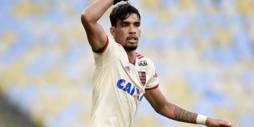 Flamengo vence o Bahia e segue na liderança do Brasileiro
