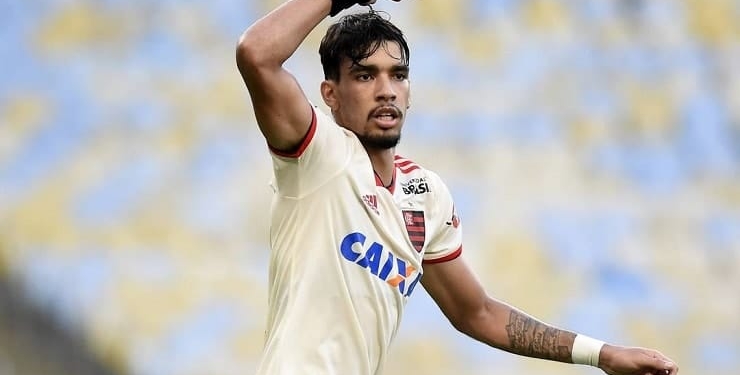 Flamengo vence o Bahia e segue na liderança do Brasileiro