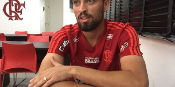 Léo Duarte ganha corpo e entra de vez na briga por vaga na zaga: "Meu melhor ano"