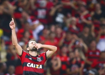 PVC aponta motivo de evolução de Éverton Ribeiro no Fla: "O problema dele é esse"