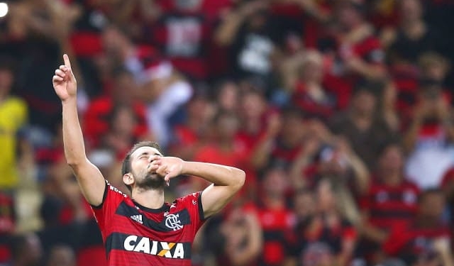 PVC aponta motivo de evolução de Éverton Ribeiro no Fla: "O problema dele é esse"