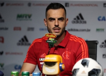 Rhodolfo projeta jogo contra o River e comenta disputa por posição no Fla