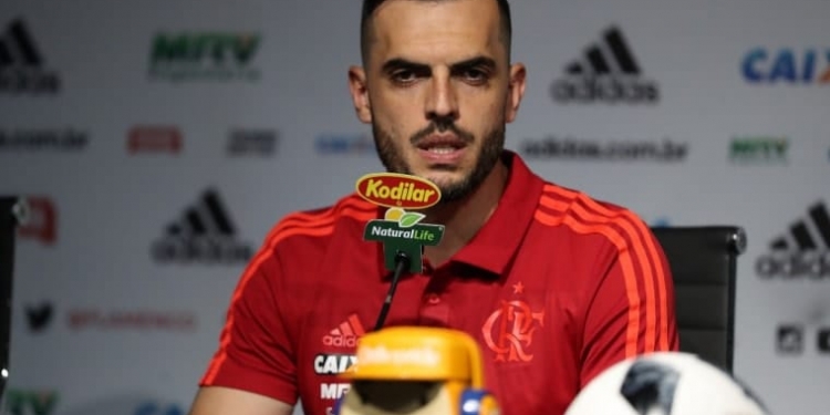Rhodolfo projeta jogo contra o River e comenta disputa por posição no Fla