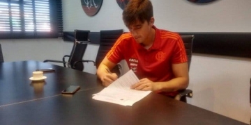 César renova contrato com o Flamengo até abril de 2022