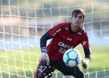 Renovação do goleiro César com o Flamengo está 'bem encaminhada'