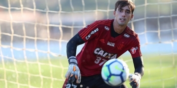 Renovação do goleiro César com o Flamengo está 'bem encaminhada'