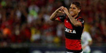 Cuéllar vira titular absoluto com Barbieri e vive melhor momento no Fla