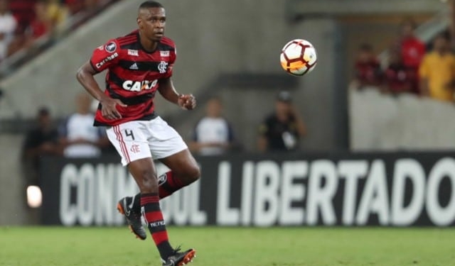 Juan tem lesão constatada na coxa e desfalca o Flamengo contra o Vasco