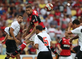 Sem Juan, Barbieri mantém Léo Duarte e time para encarar o Vasco