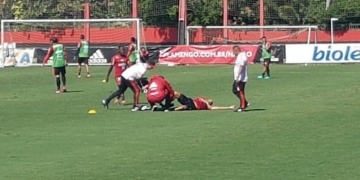 Geuvânio sofre lesão no tornozelo e pode ser mais um desfalque contra o River
