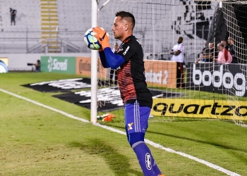 Fla chega ao quarto jogo sem sofrer gols, e Diego Alves vibra: "Mostra a evolução"