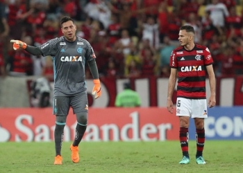 Diego Alves minimiza marca individual, celebra vaga e diz: 'Eu quero ganhar'