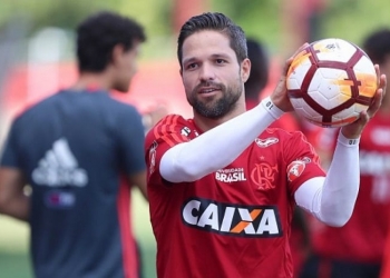 Com dores no joelho, Diego fica fora contra a Ponte Preta; Geuvânio é testado
