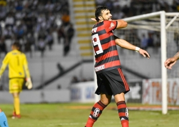 "É sempre bom fazer gols", diz Dourado sobre atuação em vitória do Flamengo