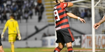 "É sempre bom fazer gols", diz Dourado sobre atuação em vitória do Flamengo