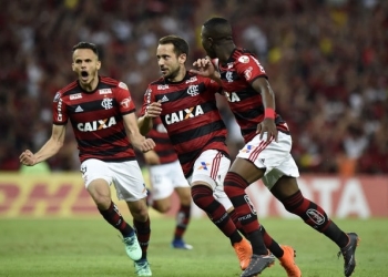 Flamengo derrota o Emelec e avança na Libertadores
