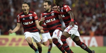 Flamengo derrota o Emelec e avança na Libertadores