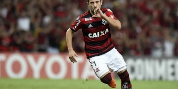 Com dois de Éverton Ribeiro, Fla bate Emelec, garante vaga e espanta fantasma da 1ª fase