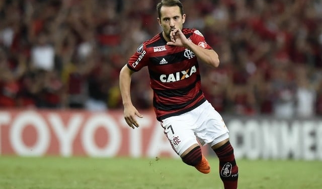 Com dois de Éverton Ribeiro, Fla bate Emelec, garante vaga e espanta fantasma da 1ª fase