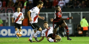 Flamengo faz jogo burocrático, empata com o River e avança às oitavas na 2ª colocação