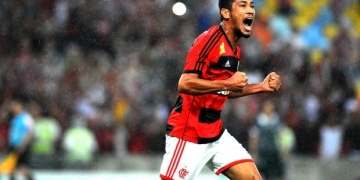 Após 4 anos, Flamengo enfim recebe dinheiro da venda de Hernane Brocador