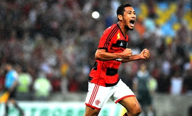 Após 4 anos, Flamengo enfim recebe dinheiro da venda de Hernane Brocador