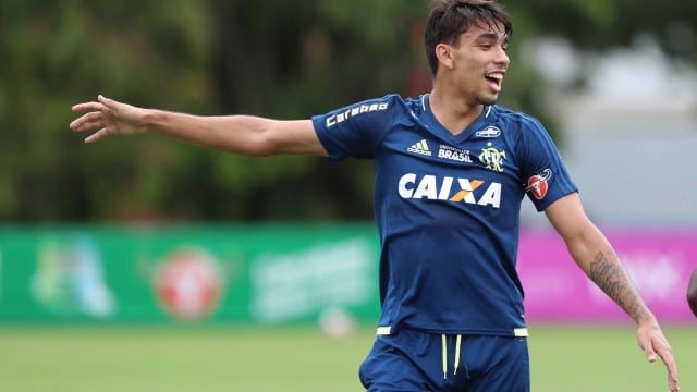 Juventus prepara oferta por Paquetá, que foi recomendado ao Milan por Ronaldinho