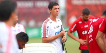 Flamengo divulga relacionados com importante desfalque e jovem em setor carente