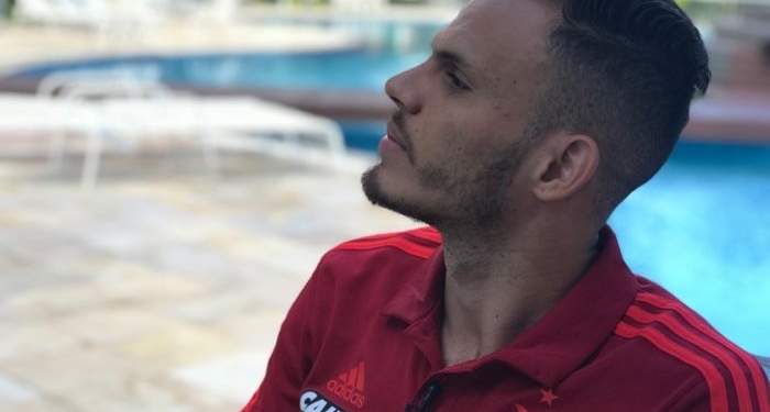 Nordestino, sim, senhor! Renê rechaça preconceito e celebra regularidade