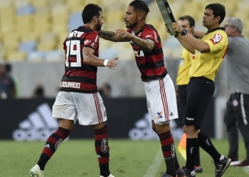 Guerrero festeja volta ao Fla com vitória: "Futebol é a minha vida"