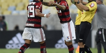 Guerrero festeja volta ao Fla com vitória: "Futebol é a minha vida"