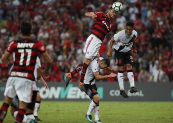 Réver sofre lesão e é substituído no primeiro tempo do clássico entre Fla e Vasco